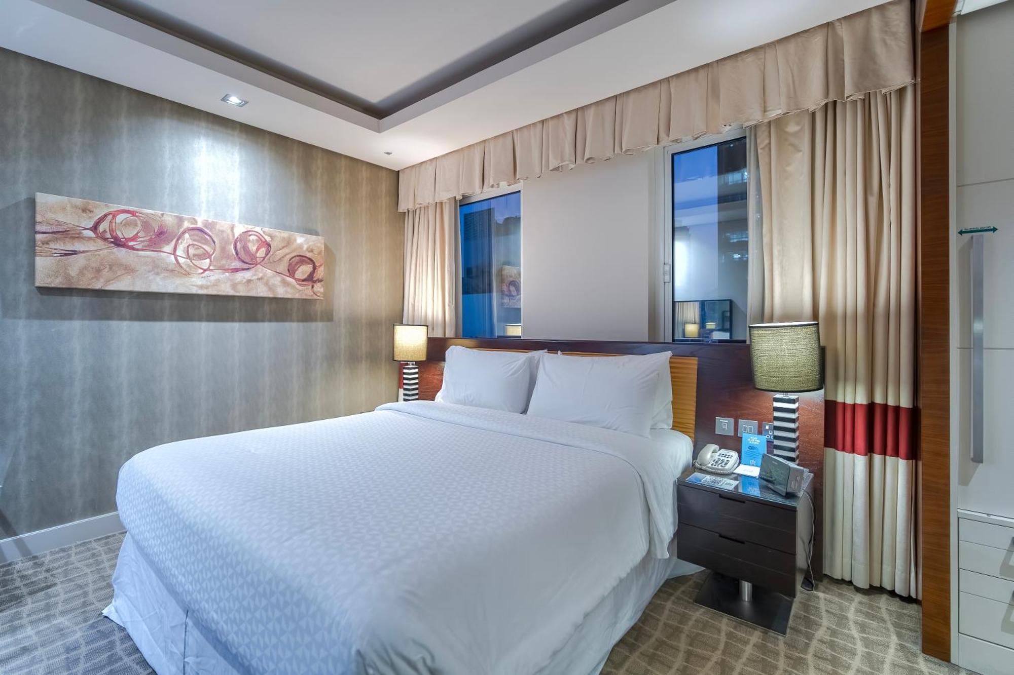 โฟร์ พอยต์ บาย เชอราตัน เบอร์ ดูไบ Hotel ภายนอก รูปภาพ